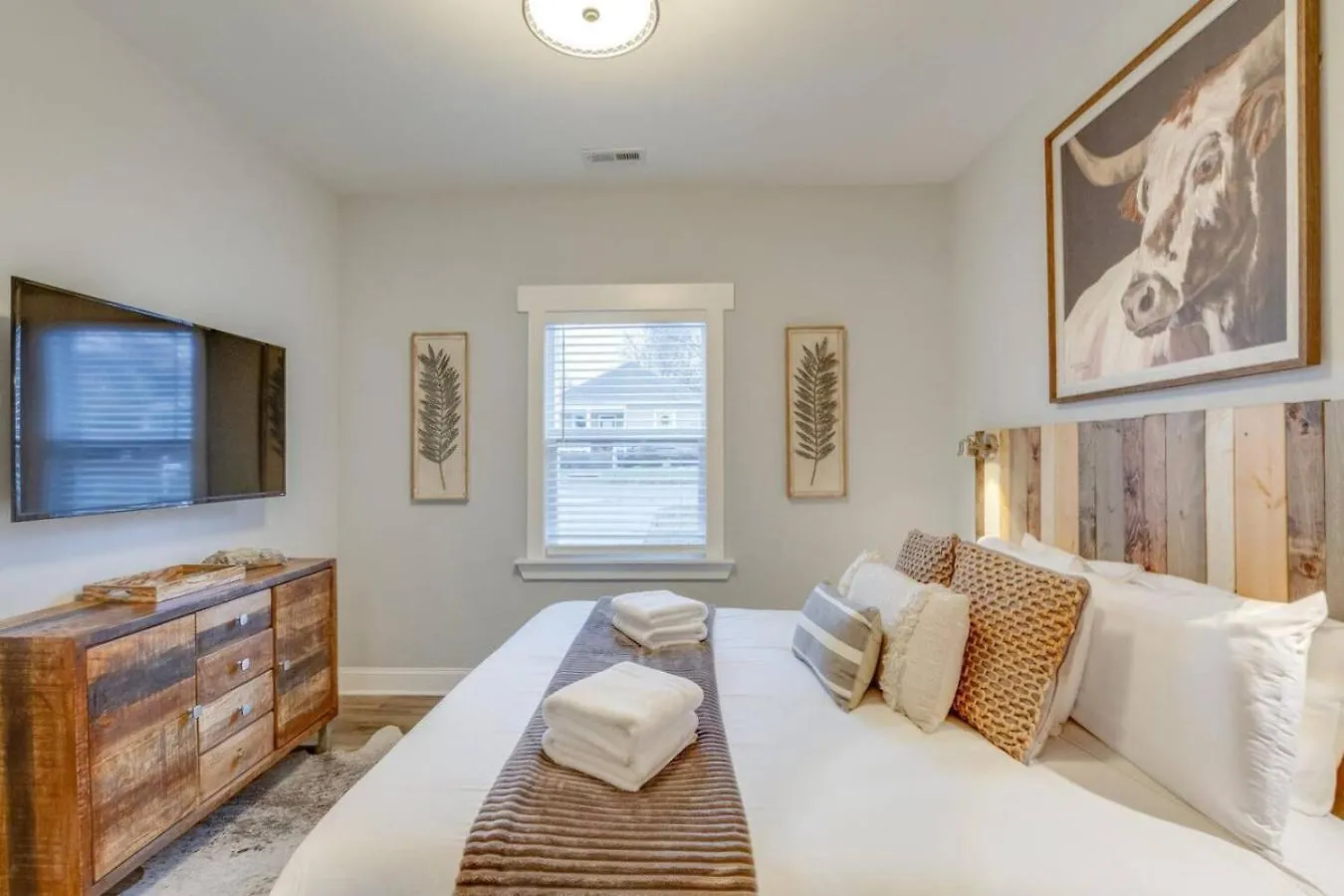 Music City Charmer Tons Of Beds Thirty Day Minimum location